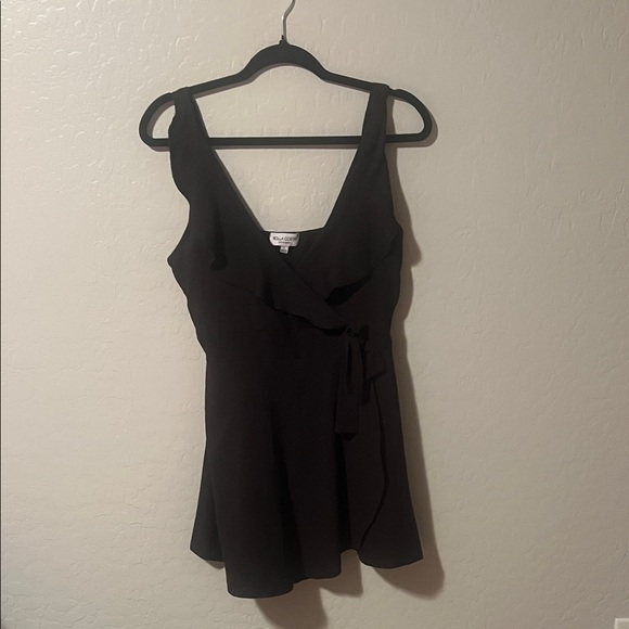 Black Sleeveless Romper - Picture 1 of 3